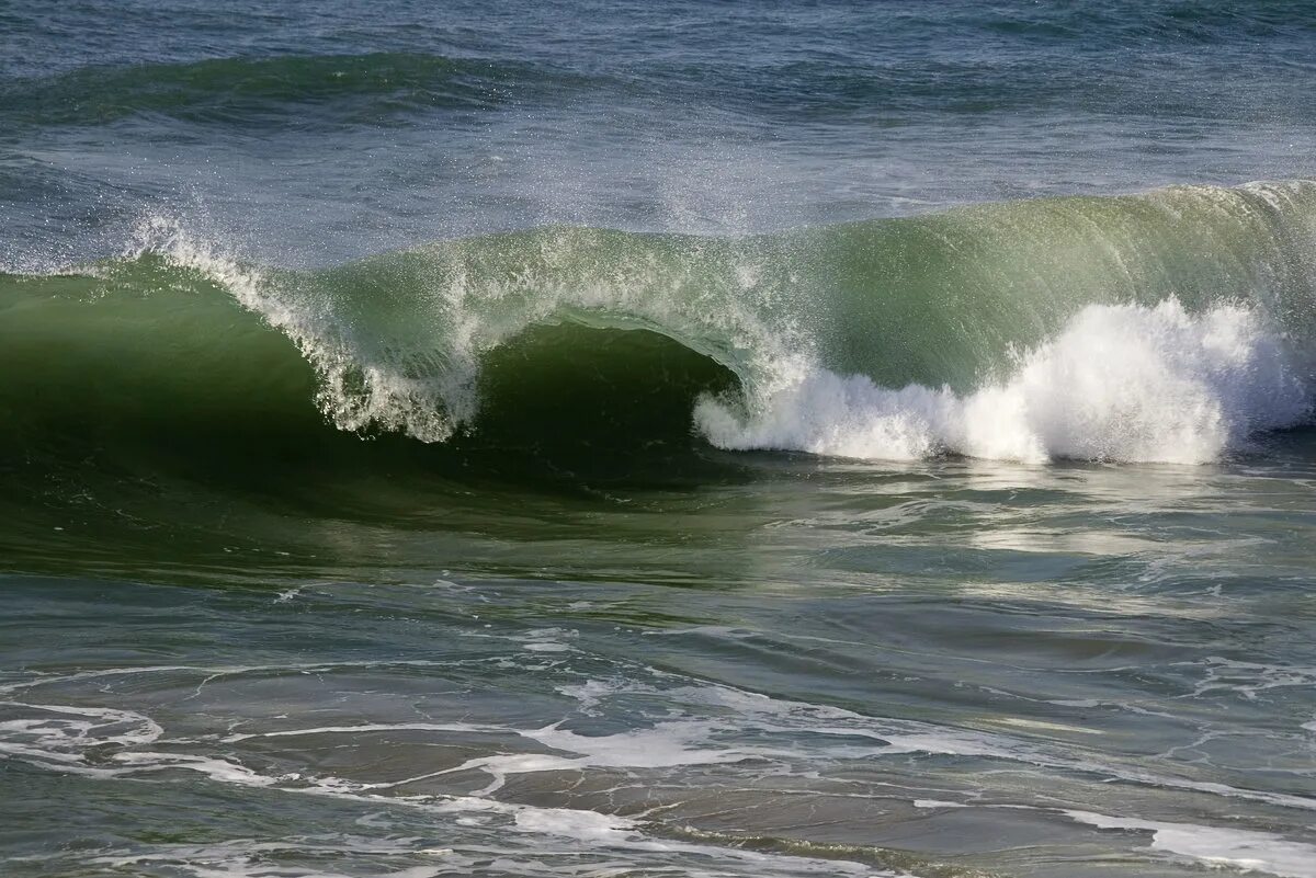 красивые морские пейзажи. море, волны. набегающая волна азовское море. ситжес волны морской прибой. морская волна.