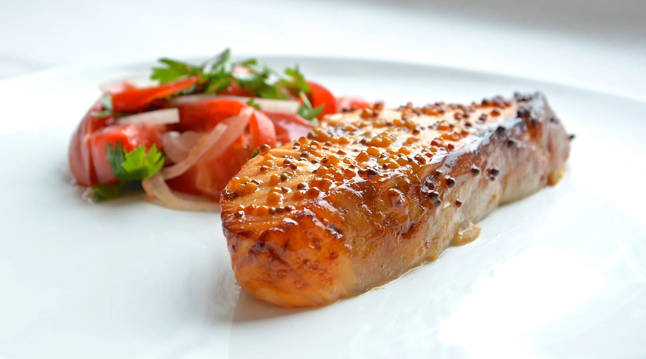 Форель фаршированная орехами. Стейк лосося в сливочном соусе. Горбуша в духовке. Рыба в апельсиновом соусе. Семга в сливочно икорном соусе.