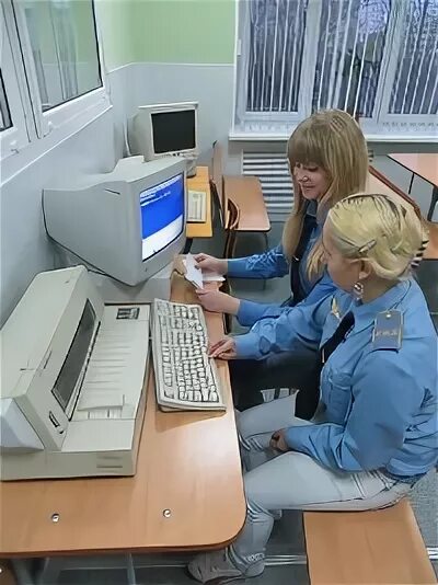 Оператор по обработке перевозочных документов на железнодорожном. Оператор по обработке перевозочных документов фото. Диспетчер жд. Оператор по обработке перевозочных документов. Обработка перевозочных документов.