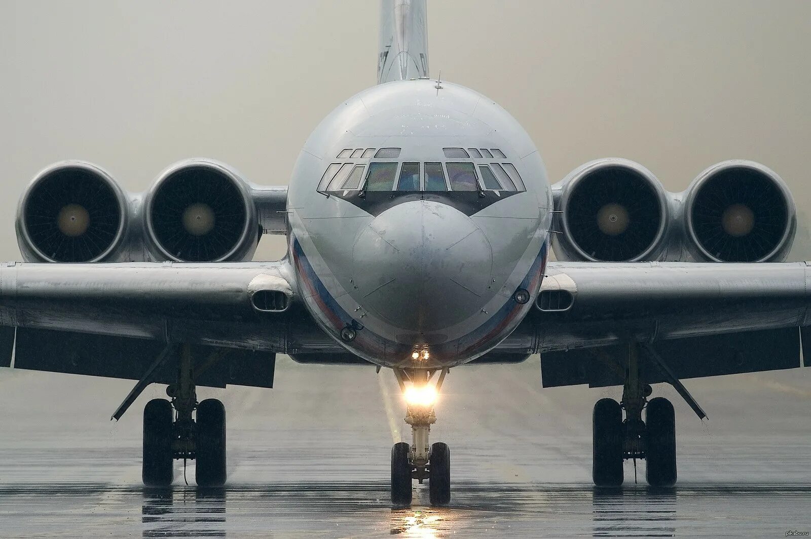 Ил62 флагман. Ту с двумя двигателями. Самолет ту 154 м. Ил 62 стабилизатор. Ту-334 пассажирский самолёт.