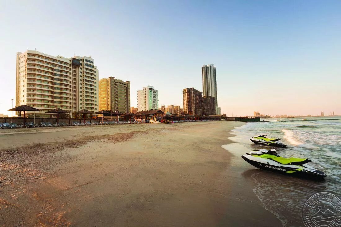 Рамада бич оаэ. Отель ramada beach hotel ajman. Рамада бич аджман. Ramada beach hotel 4 аджман. Рамада бич оаэ.