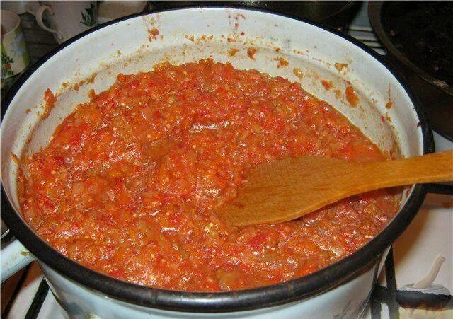 Как приготовить домашнюю икру на зиму. Баклажанная икра через мясорубку. баклажанная икра на зиму. икра баклажанная на зиму через мясорубку. приготовление баклажанной икры.