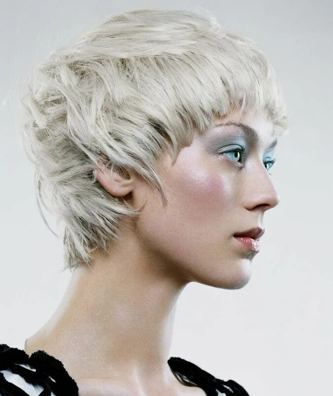 короткая рапсодия. Choppy bob прическа. стрижка с филировкой на средние волосы. короткая рапсодия. стрижка рапсодия на короткие волосы и средние волосы.