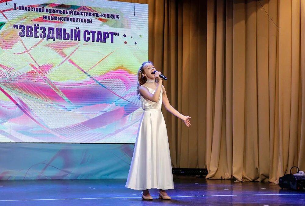Конкурсы фестивали вокалистов. Афиша вокального фестиваля. Эмблемы хоровых конкурсов фестивалей. Вокальный конкурс фон. Конкурсы фестивали вокалистов.