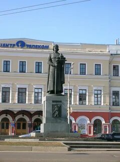Памятник ярославу мудрому