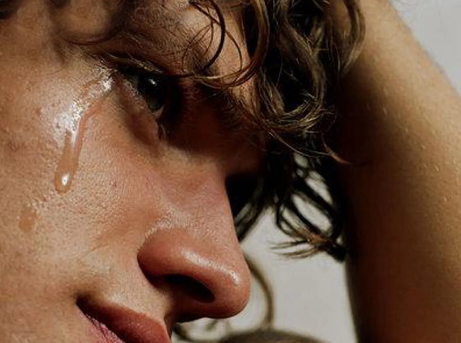 А по щекам моим слезы. Щека сбегать. Слезы фото. Щека сбегать. Щека сбегать.