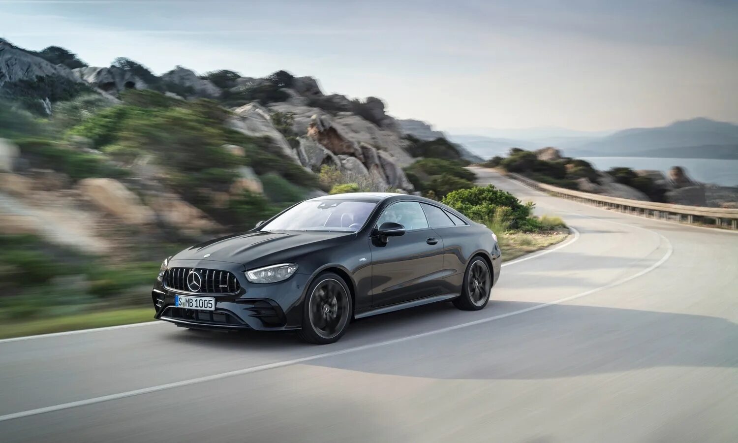 Е класс 2025 года. Mercedes-amg e 53 4matic+ купе. mercedes e53 amg coupe 2025. mercedes c coupe 2025. mercedes amg c class coupe 2025.