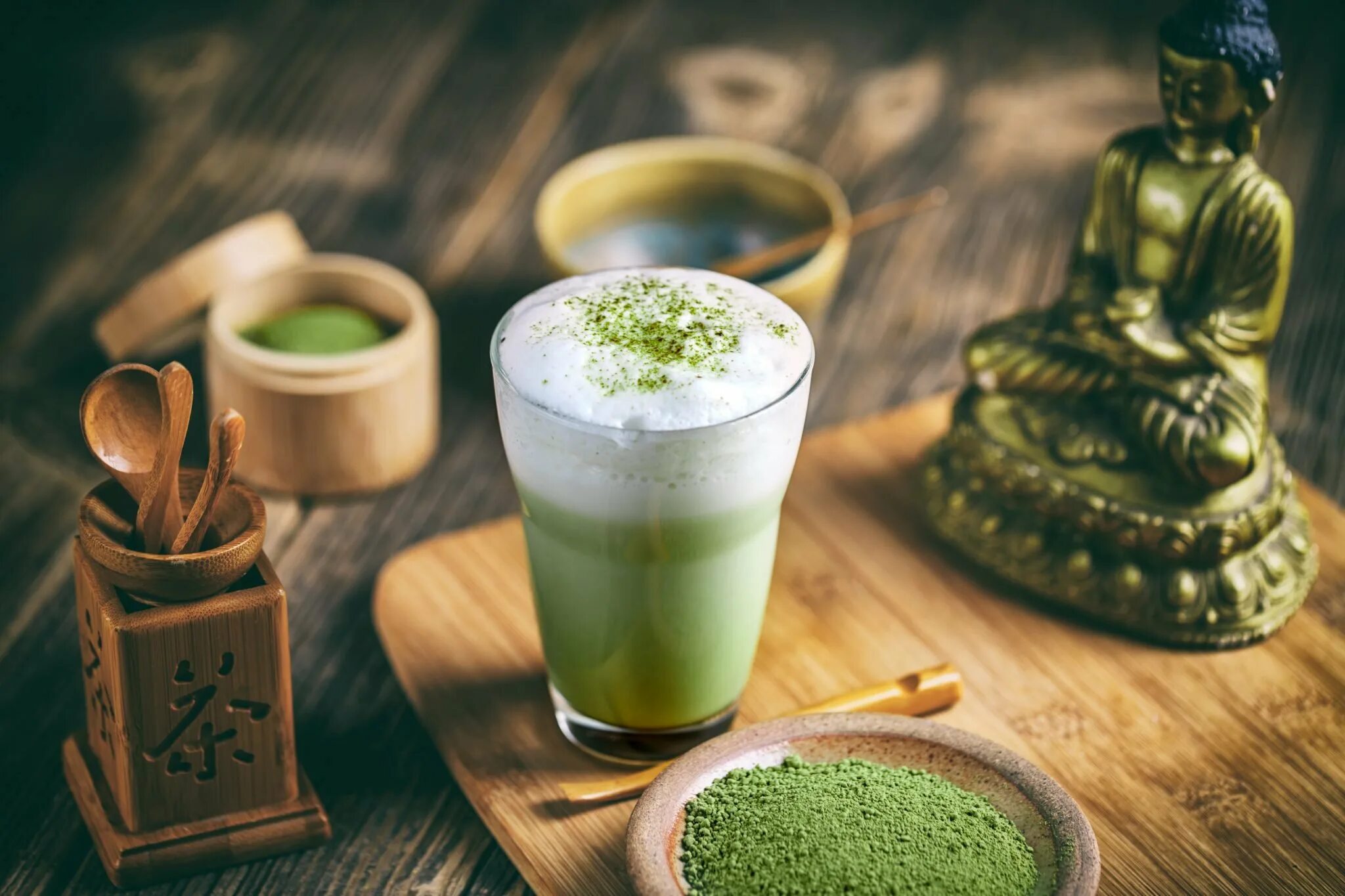 Маття чай латте. Чай матча (маття). Latte Matcha Япония. Зеленая матча латте. Фисташковый раф