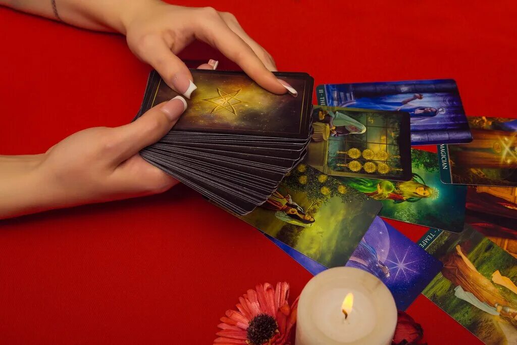 таро. таролог москва. фотосессия таролога. карты "таро". таролог.