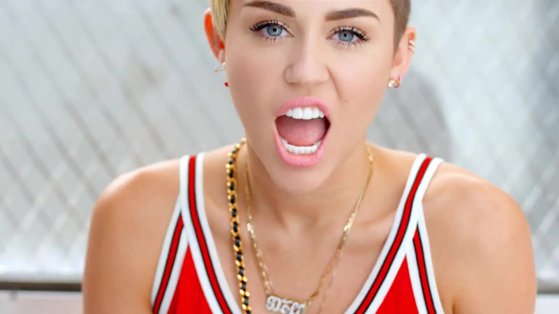 Майли Сайрус. Майли Сайрус gif. Miley Cyrus 23. Майк Майли. Island miley