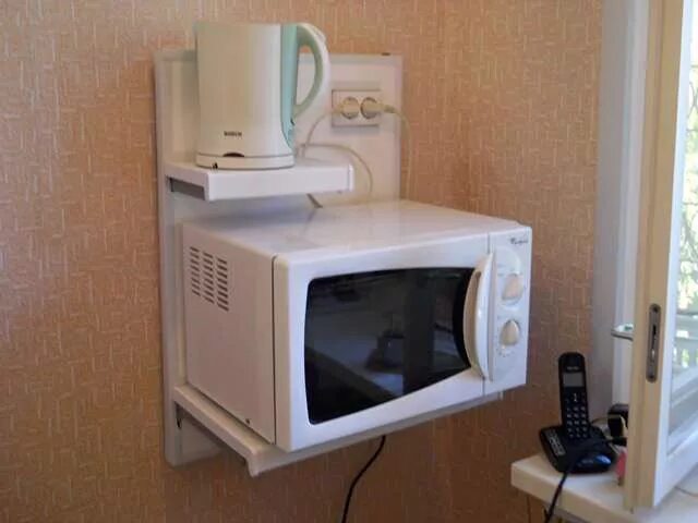 Кронштейн для свч. Подвесная полка для микроволновки. Полка для микроволновки на стену своими руками. Полка свч oven 30. Микроволновка на кронштейне.