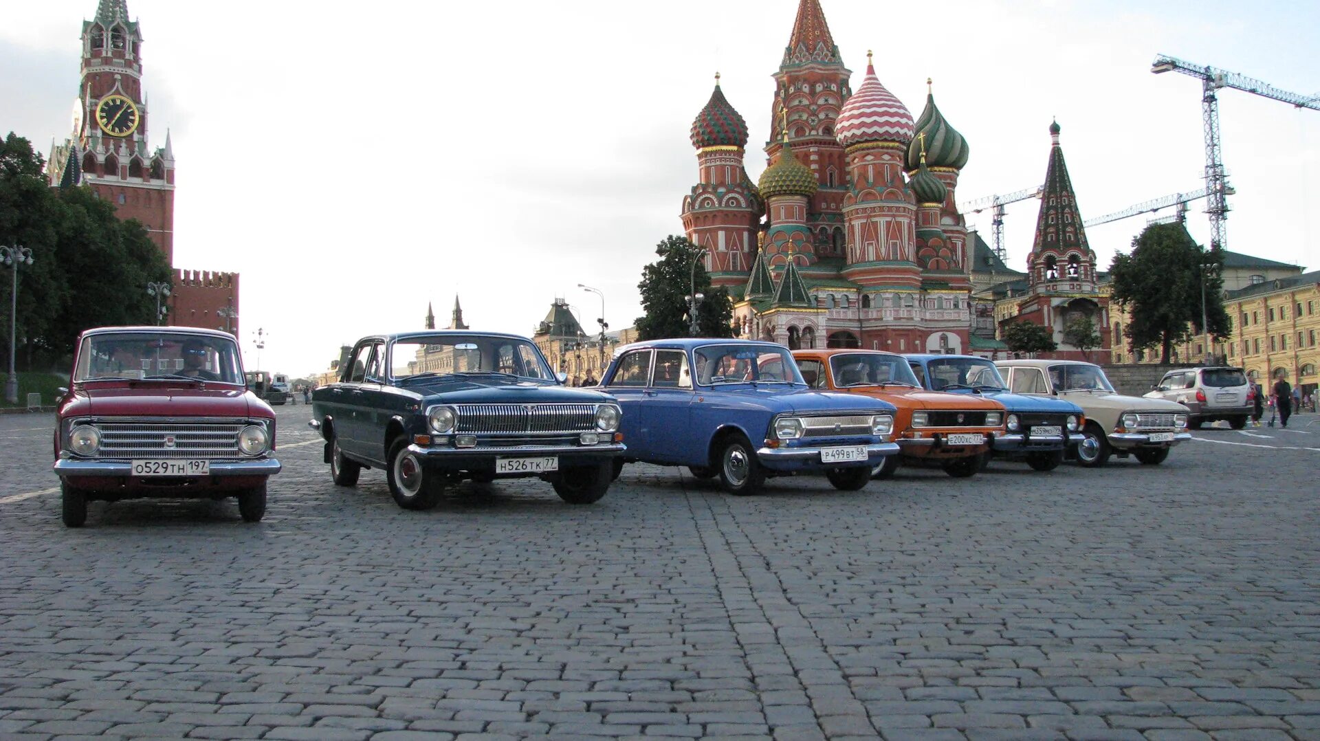 Москвич житель Москвы. Москва и москвичи. Знаменитые москвичи. Москвич в москвичей в Москве. Коренной москвич сколько