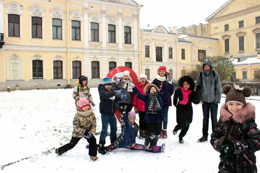 Спб когда в школу после весенних каникул. Питер весенние каникулы. Детские весенние каникулы Питер. Школа эпиграф Санкт-Петербург. Весенние каникулы школа 14 СПБ.