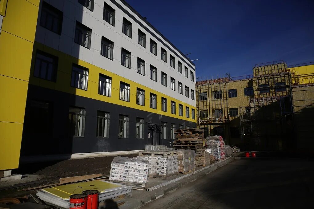 Школа в академгородке новая. Школа академ риверсайд челябинск. Школа академ риверсайд челябинск. Школа академ риверсайд челябинск. 3 гимназия новосибирск академгородок новое здание.