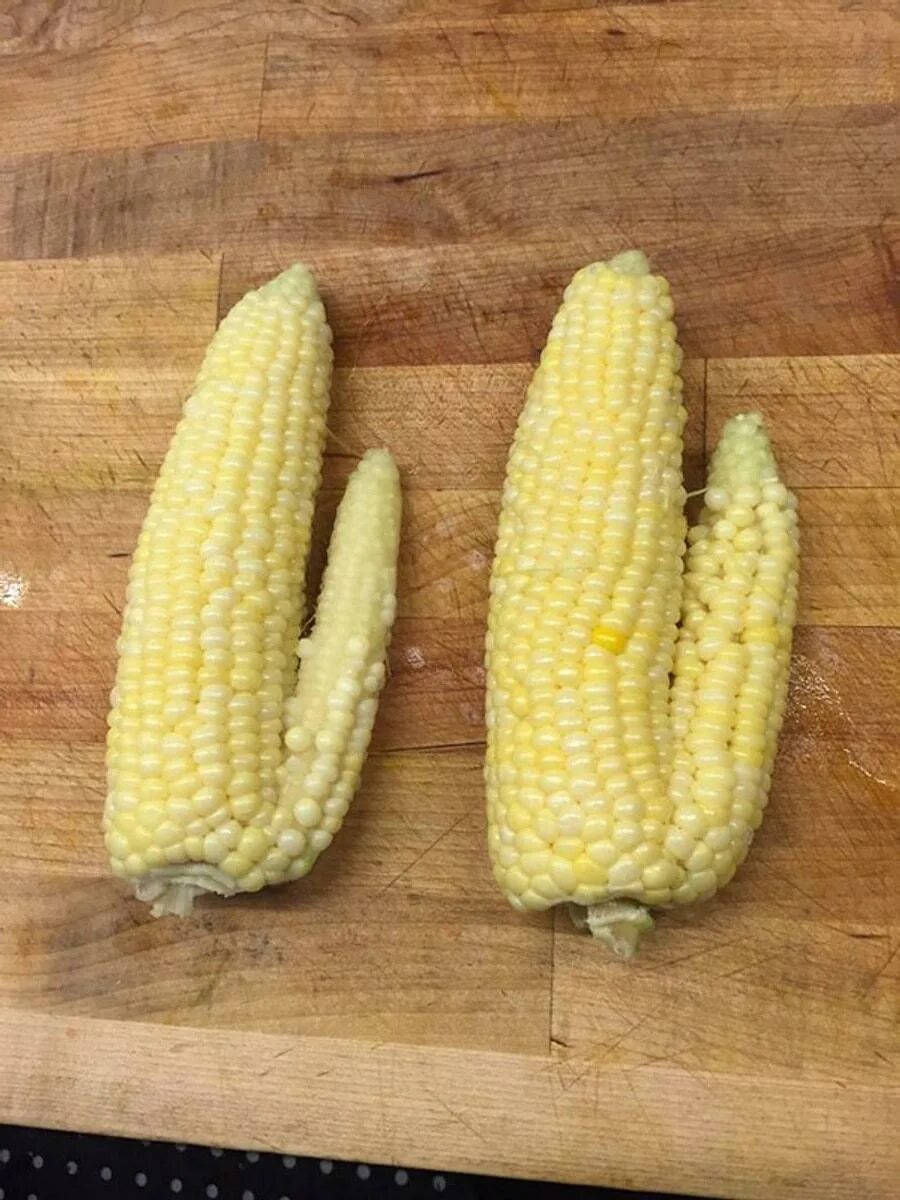 Большая кукурузина. Кукурузина Ивана Кузина. Волосатая кукуруза. Смешная кукуруза.