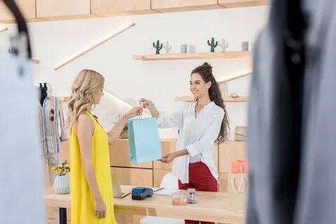 Когда продавец передает квартиру покупателю