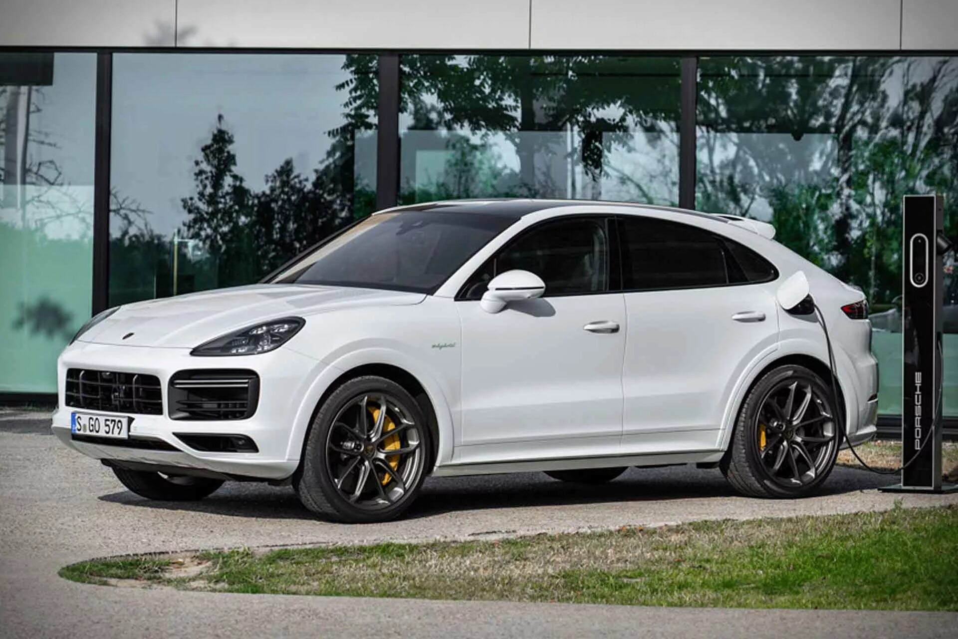Cayenne turbo e hybrid. Porsche cayenne coupe 2025. porsche cayenne turbo coupe 2025. порше кайен купе 2025. порше кайен турбо s e hybrid.