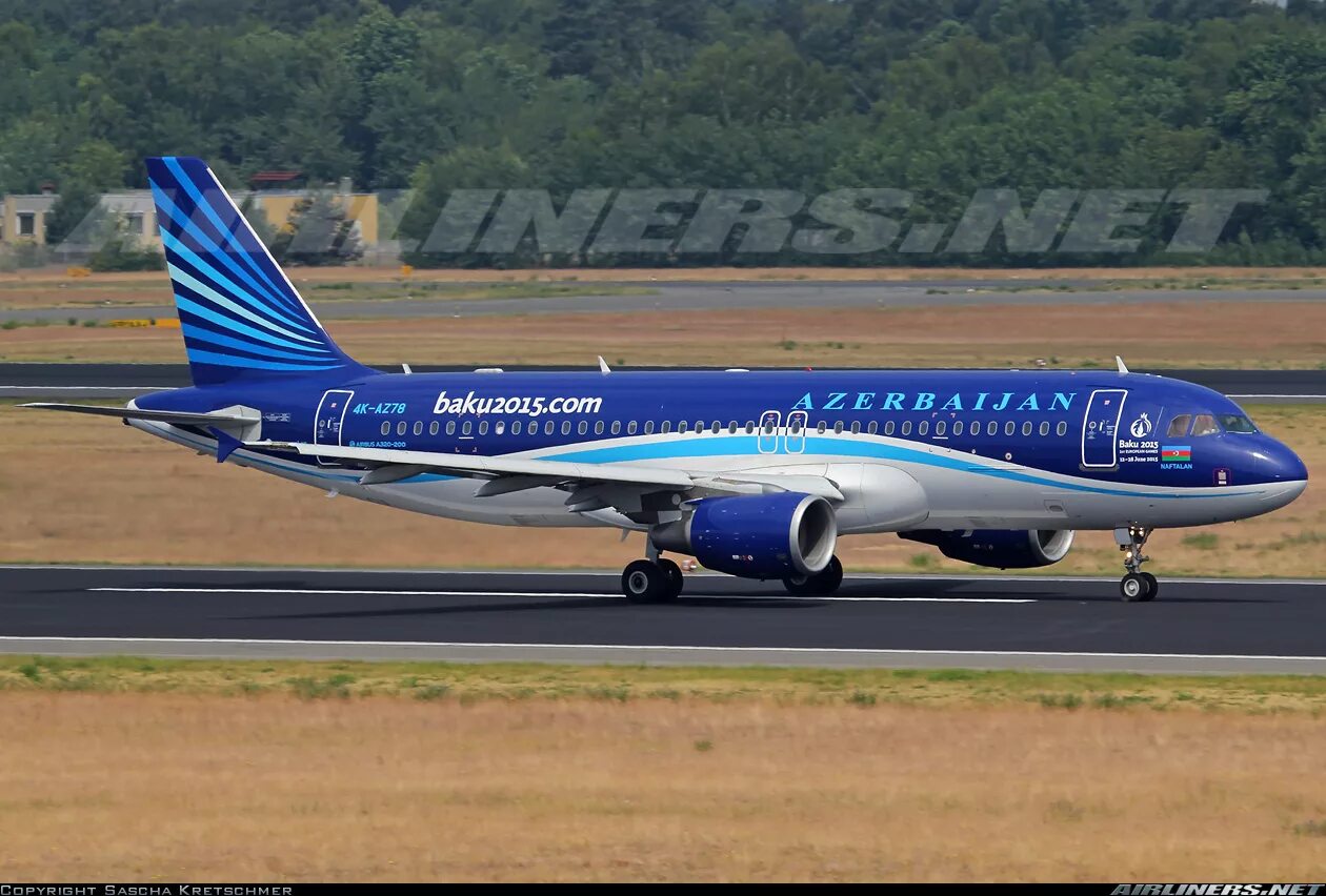 Сайт азал авиакомпания. Airbus a320 AZAL. Airbus a320 Azerbaijan AZAL. А320 АЗАЛ. A320-214 AZAL.