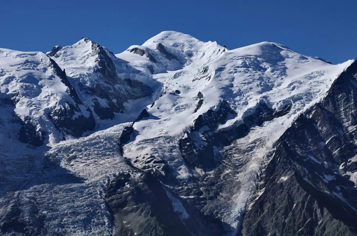 Горы 5000 метров в россии. Монблан Швейцария. Ледник. Самые высокие горы Западной Европы. Обсерватория на вершине Монблана Франция.