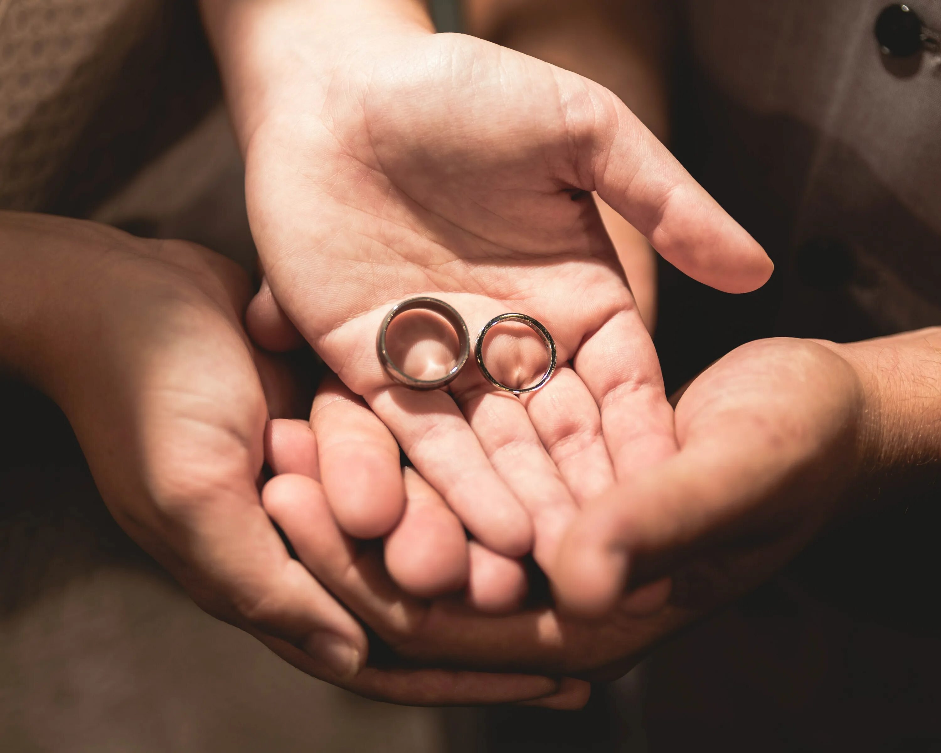 Poor girl ate wedding ring на русском