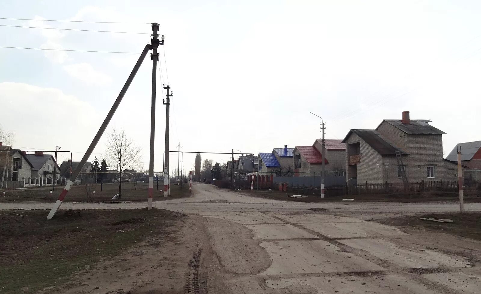 Поселок новый саратовская область. Станция бурасы саратовская область. Вокзал свободный базарный карабулак. Поселок новый саратовская область. Коттеджный поселок родные просторы.
