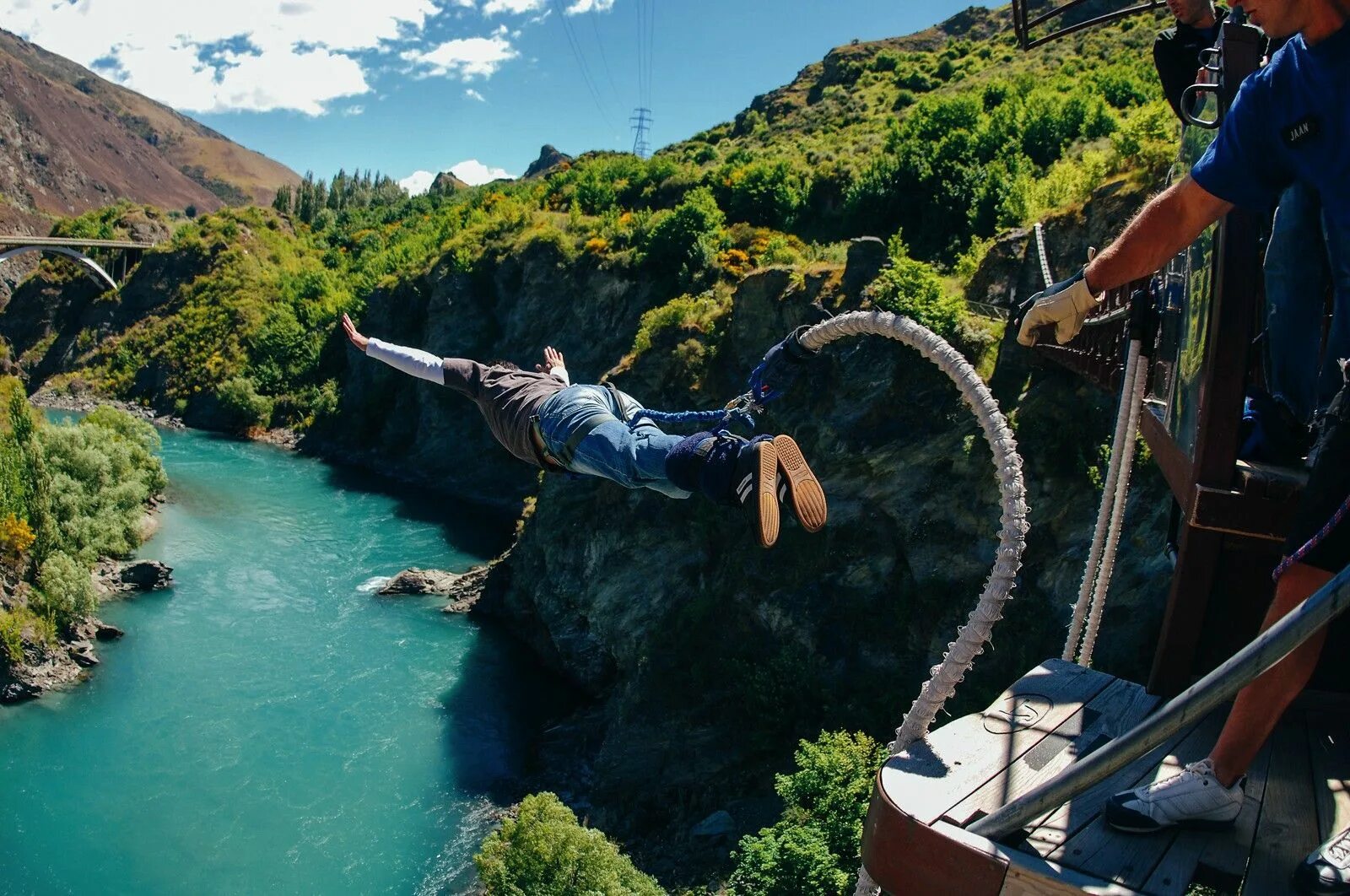 Unique experience. Bungee jumping новая Зеландия. Банджи джампинг в новой Зеландии. Мост Каварау новая Зеландия. Каварау, Квинстаун, новая Зеландия банджи джампинг.