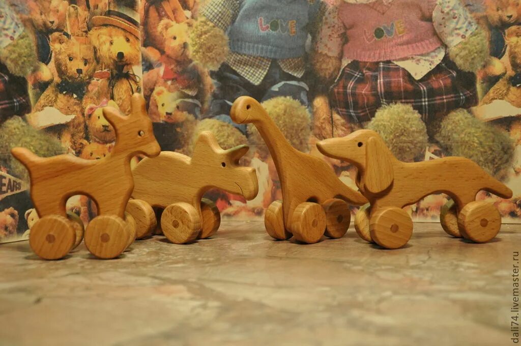 Деревянные игрушки каталки wooden toys. Деревянные игрушки. Деревянные игрушки на колесиках. Деревянные игрушки для детей. Детские игрушки из дерева.
