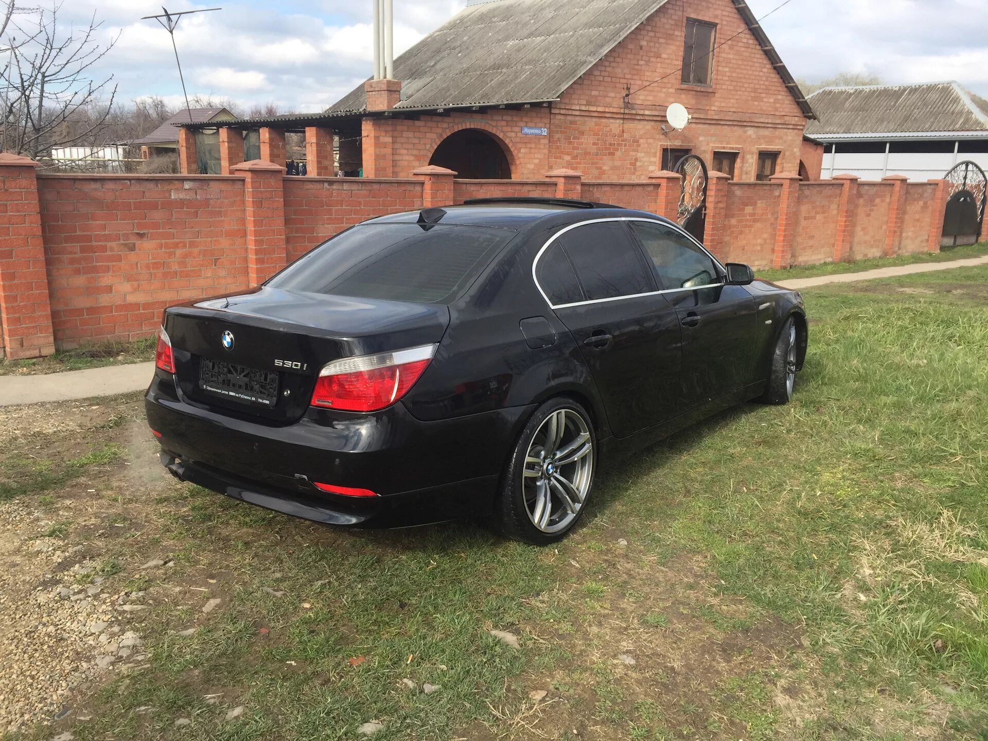 Купить диски е60. BMW 5 e60 433 стиль. БМВ е60 2008. БМВ 5 е60. БМВ 525 е60.