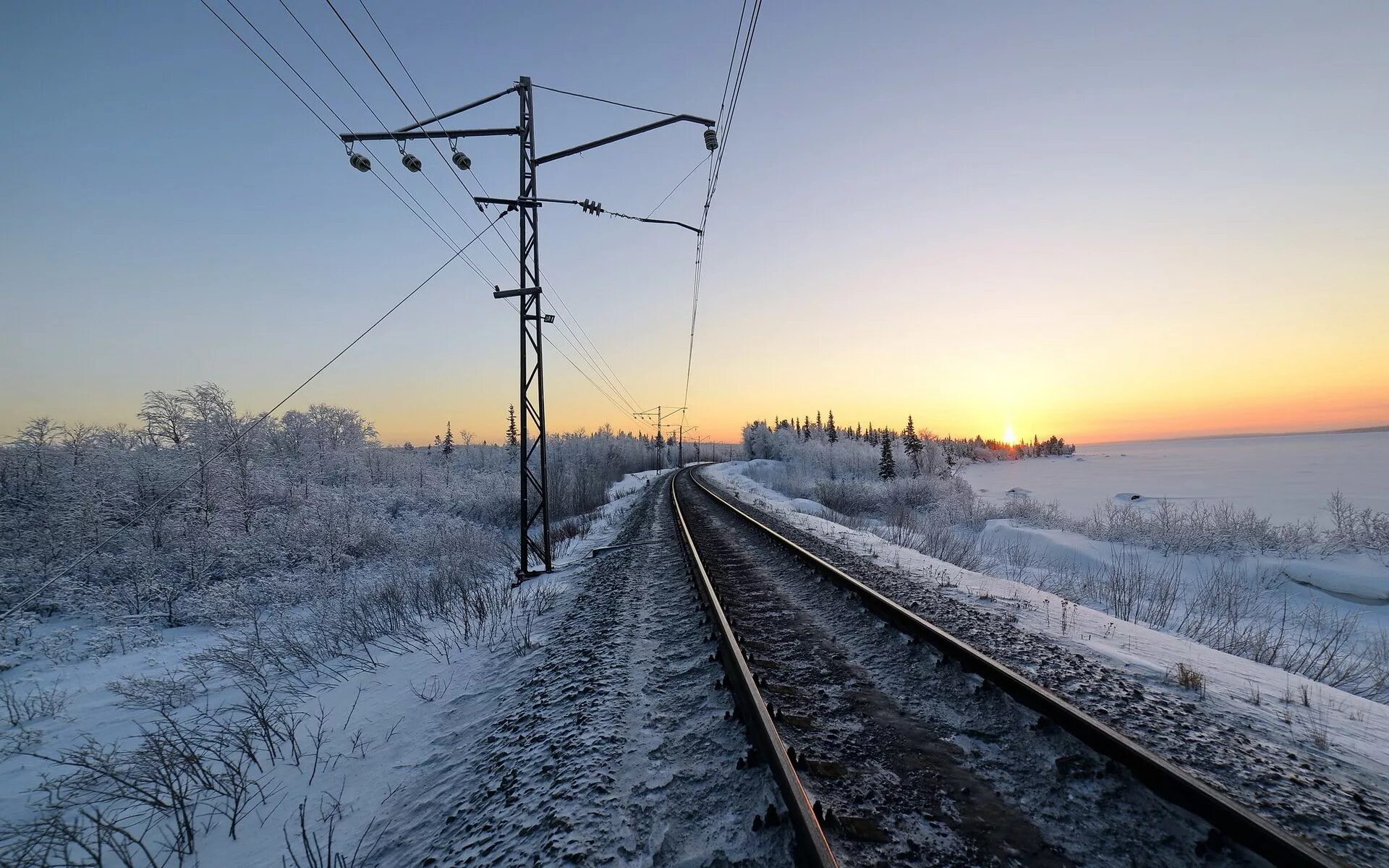 Железная дорога зимой. ЖД пути. ЖД дорога зима. Зимний поезд.