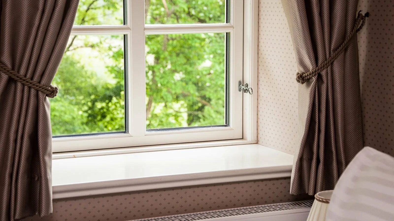 Window tracker