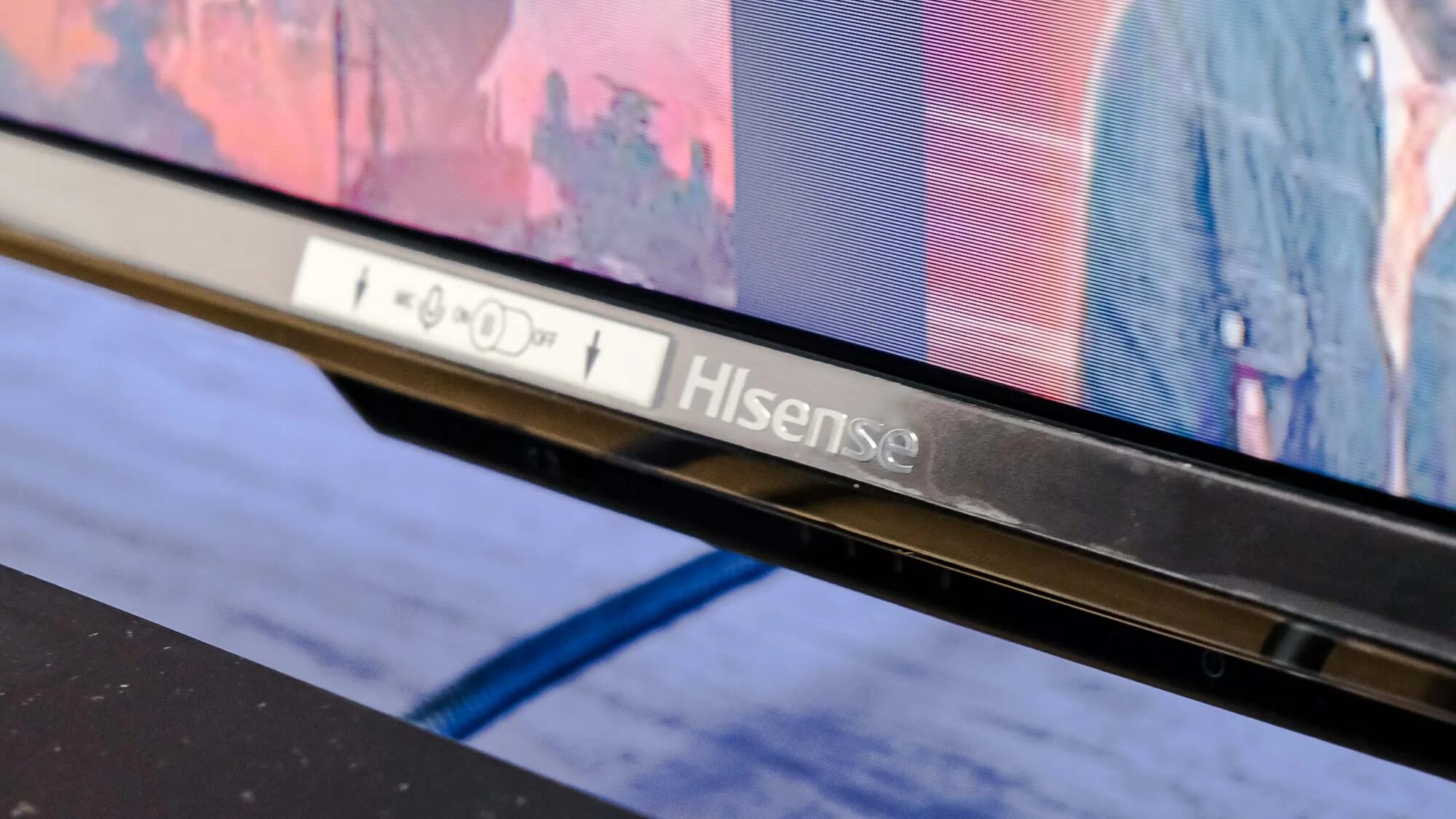 Телевизор hisense u8hq. Hisense 65u6kq (имп). Пульт от телевизора Hisense e7 QLED. Hisense 50e7hq led и QLED. Hisense 65u6kq упловнялка.