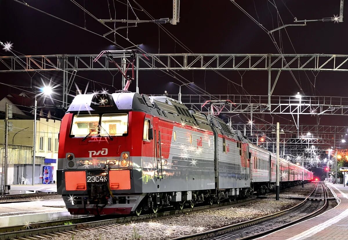 Поезда со станции адлер. Вокзал адлер железная дорога. Поезд 103 104 москва адлер. Станция адлер поезда. Вокзалы фото с поезда в адлер.