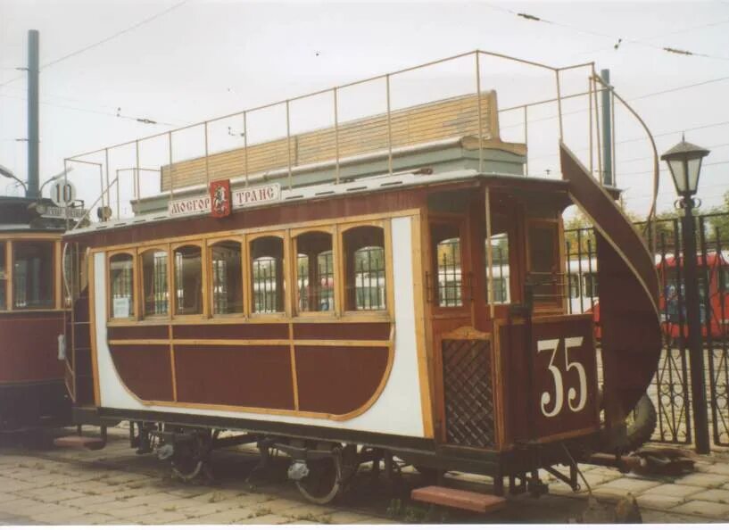 Крыша вагона. Скамья на крыше вагона. Крыша поезда. Крыша вагона. Крыша поезда.