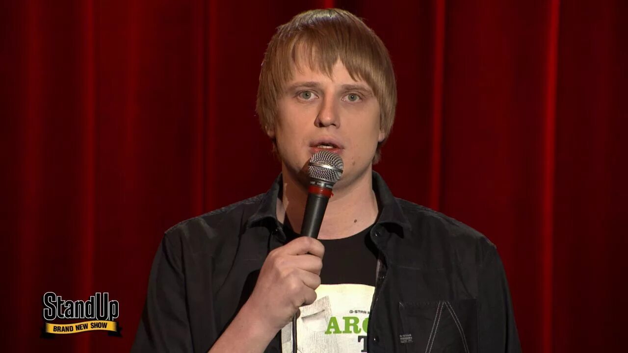 Родители стендап. Родители стендап. Юморист стендап щербаков. Саша белый стендап. Слава комиссаренко.