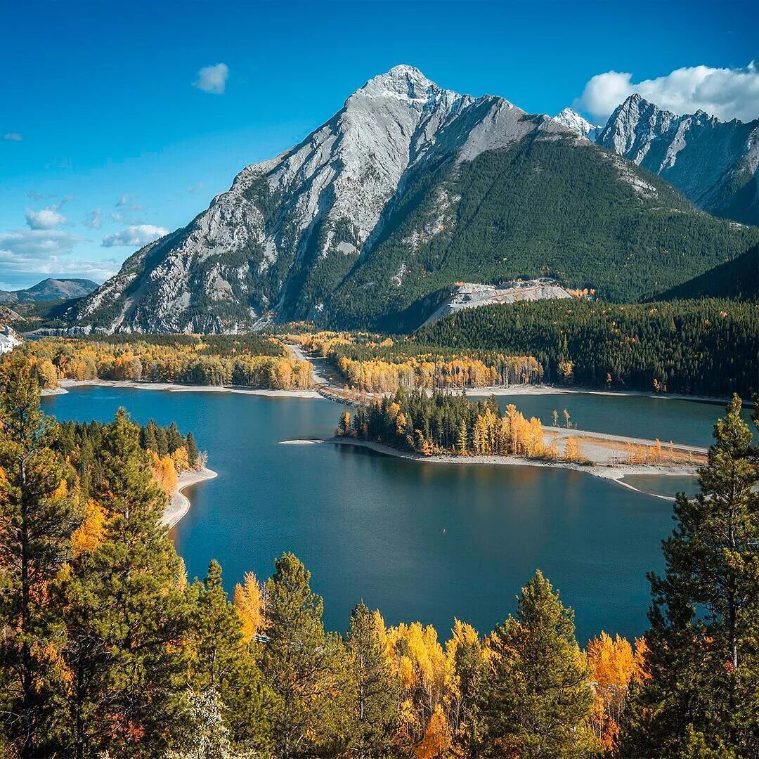 Canada lakes. Озеро Маккей Канада. Манитоба Канада природа. Долина 10 пиков Канада.