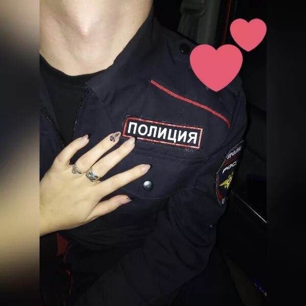 Полицейский со спины. Пацаны в форме полиции. Полиция рука девушки. Полиция девушки сзади. Девушка в полицейской форме со спины.