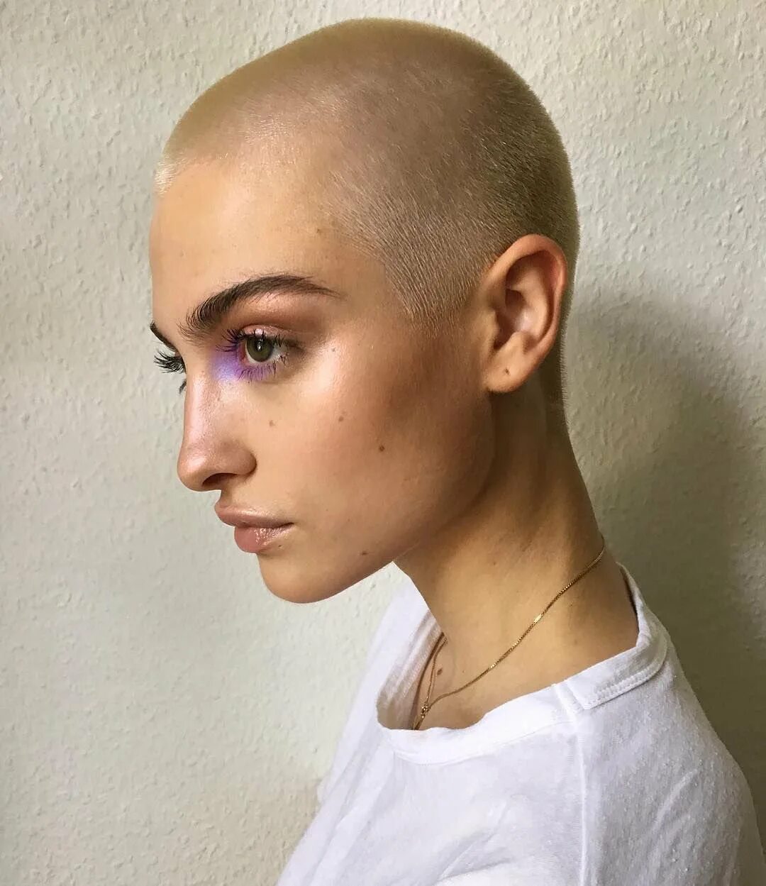 стрижку налысо девушки. стрижку налысо девушки. кристен стюарт стрижка под мальчика. Jessie j лысая. наташа уайтман лысая.