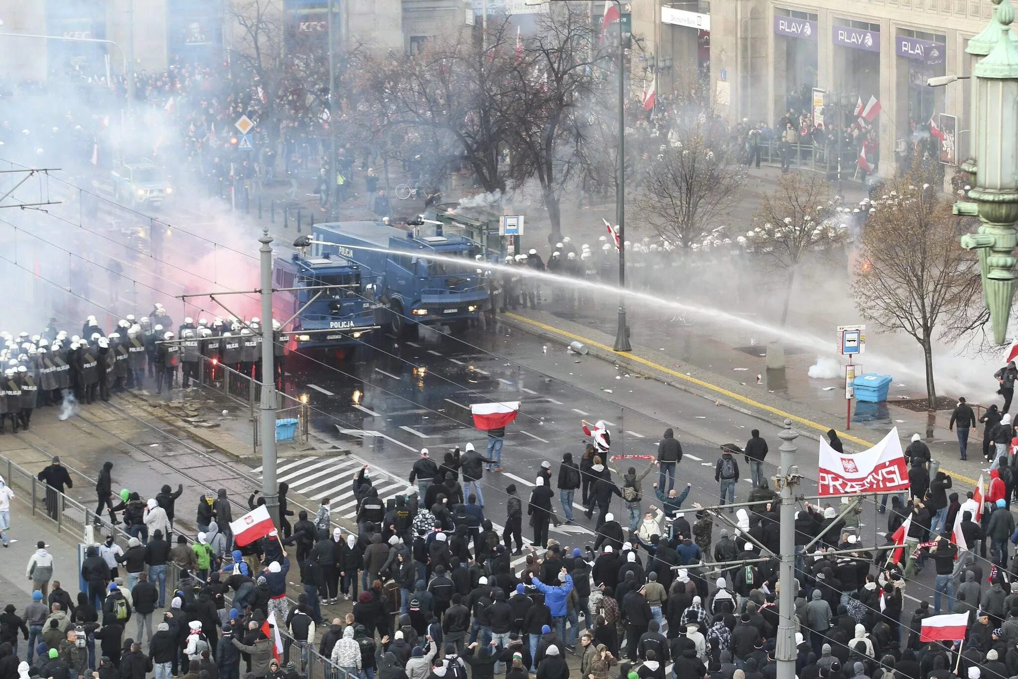 Поляки нападут. Волнения в Польше. Массовые беспорядки в Польше. Протесты в Польше.