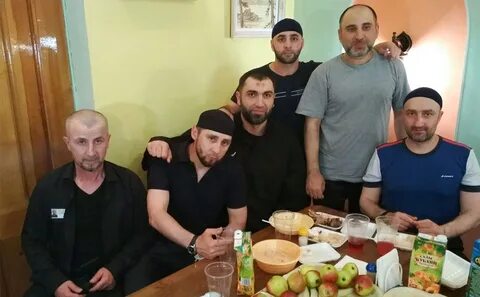 Застолье в колонии