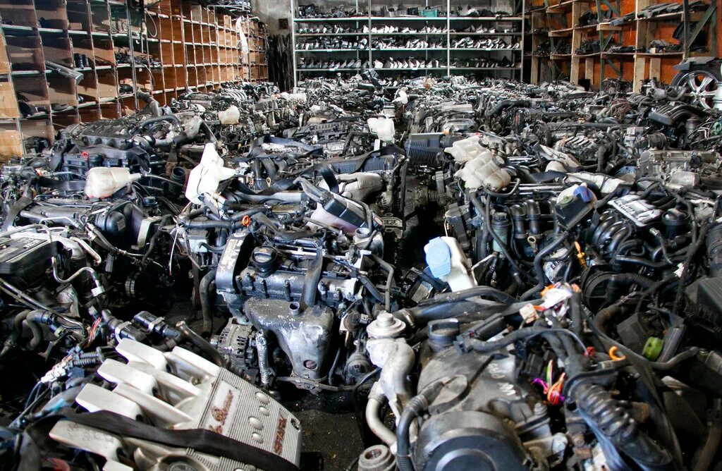 Японская авторазборка. Запчасти для японских авто. Склад запчастей для автомобилей. Запчасти с разборки. Авторазборка машина.