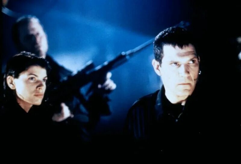 Пинхед восставший из ада 1987. Пинхед восставший из ада. Восставший из ада 4. Пинхед восставший из ада 1987. Восставший из ада 4 сенобиты.