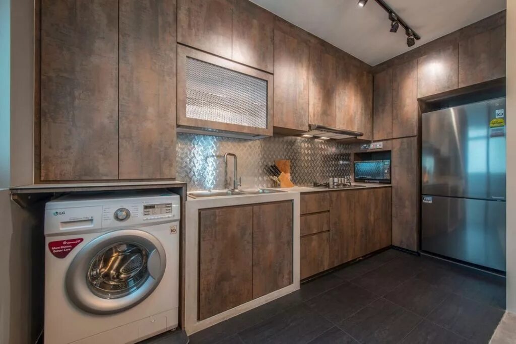 Кухня со встроенной стиральной машиной. Кухонный гарнитур со встроенной стиральной машиной. Кухня со стиральной машинкой. Куня сос тиральной машиной. Маленькие кухни со стиральной машиной.