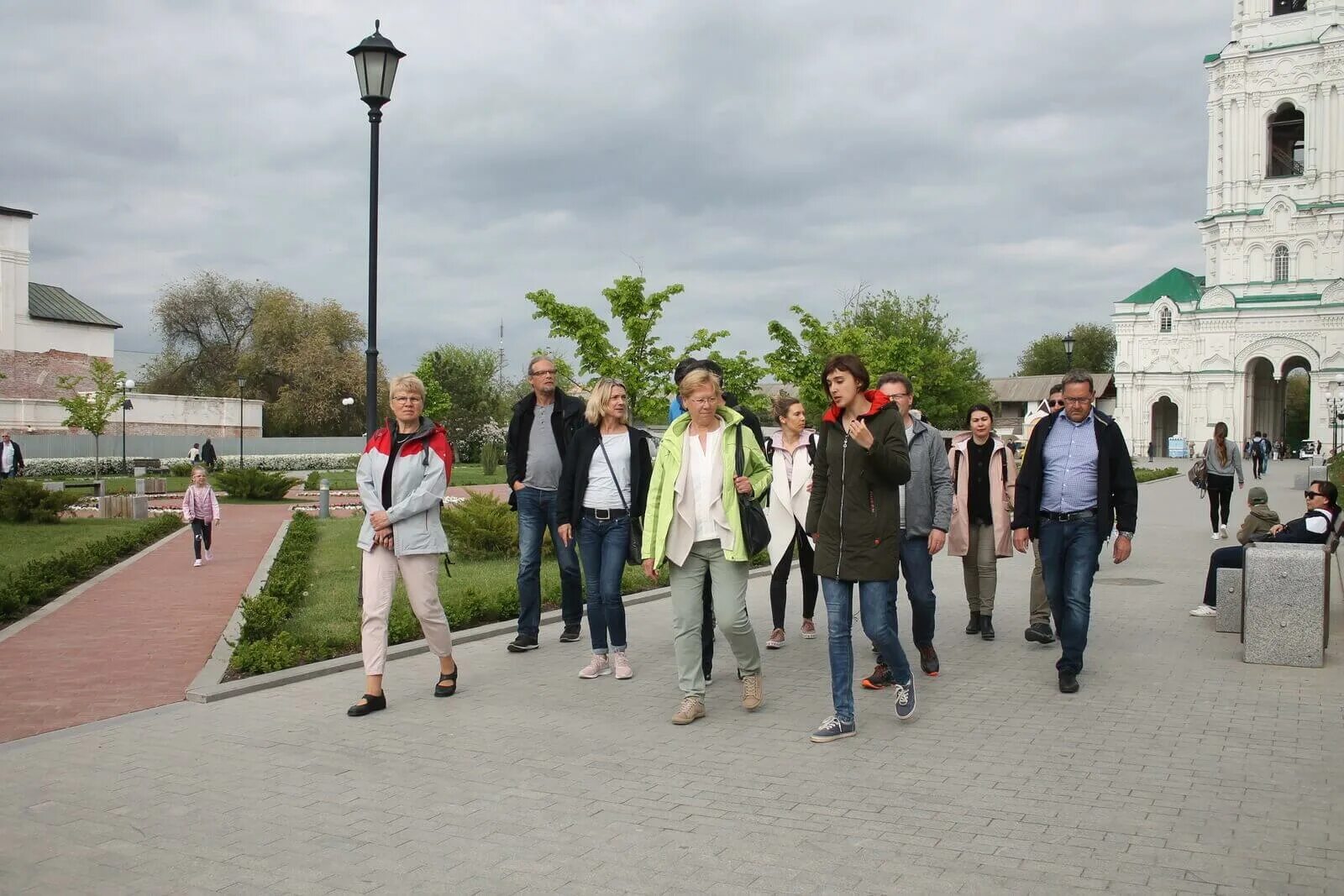Ростов экскурсовод. Астраханский кремль экскурсия. экскурсовод в заповеднике.