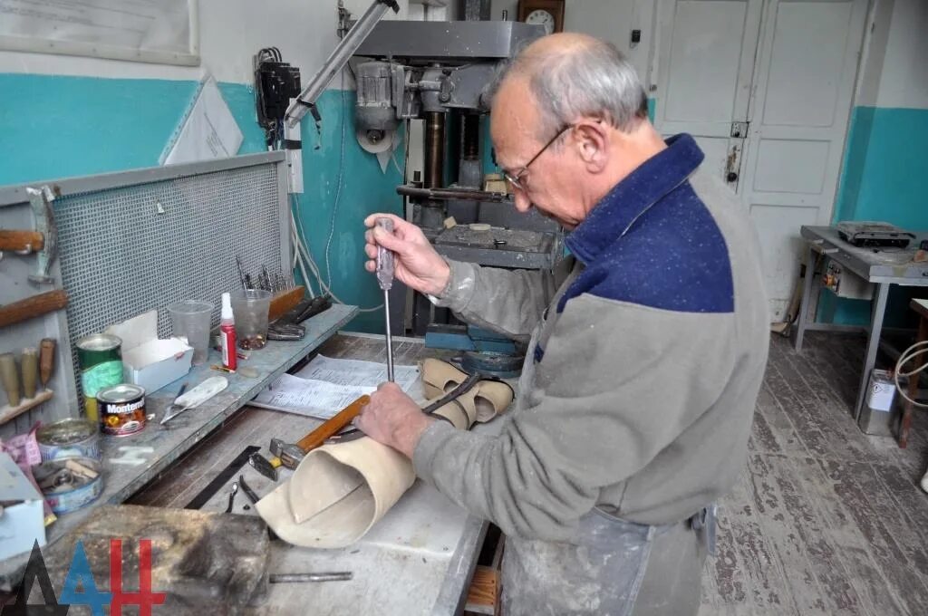 Донецкий ортопедический центр. Донецкий республиканский протезно-ортопедический центр. Протезный завод донецк. Республиканский протезно ортопедический центр днр руководитель. Протезно-ортопедический центр.