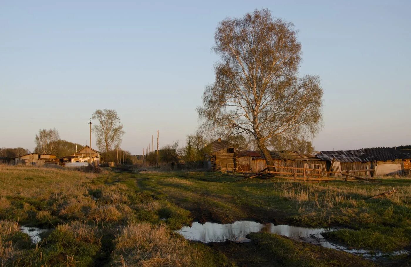весенняя деревня. село апрель. царское село нижний отдельный парк. белбажский монастырь.
