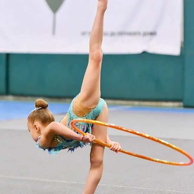 Спортсменку домашнее. Молодые гимнастки. Юные акробатки. Юные спортсменки. Красивые гимнастки подростки.