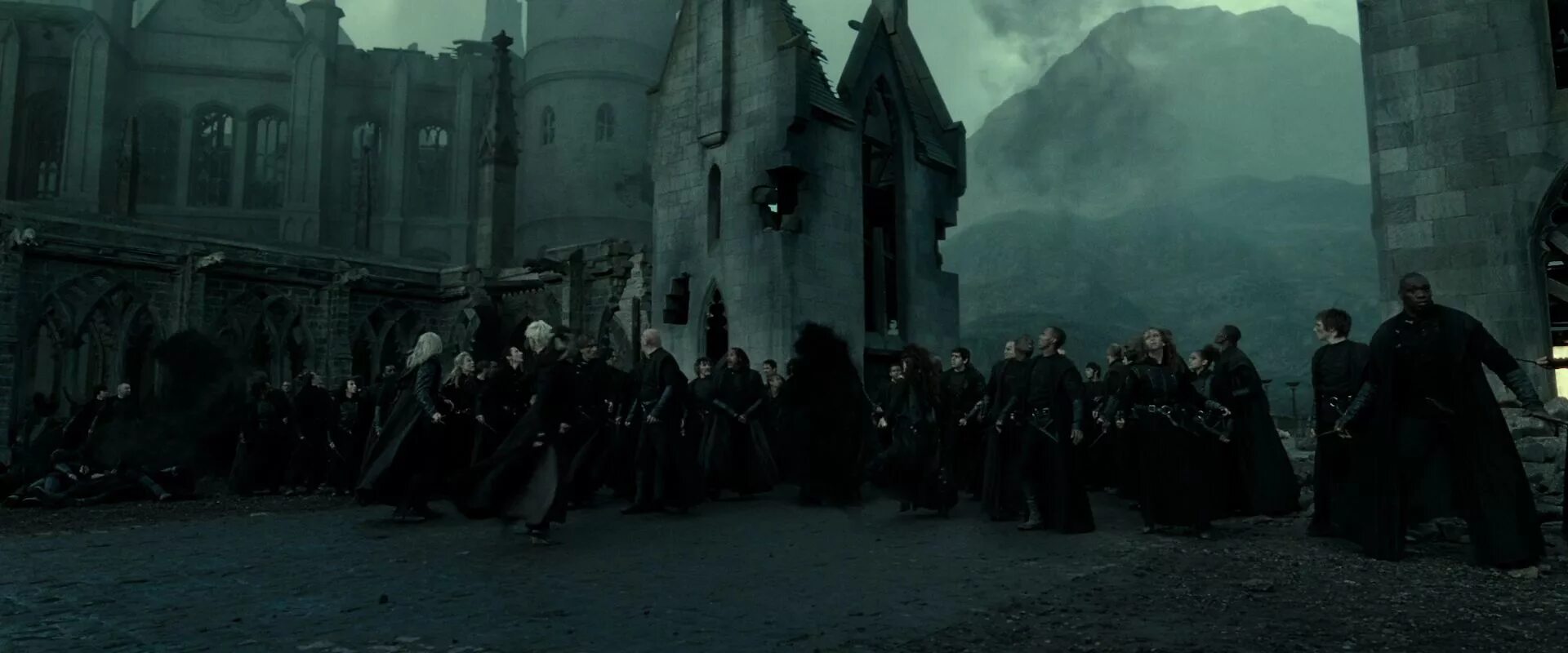 Могила дамблдора. Печальные враги хогвартс. Печальные враги хогвартс. Гарри поттер и дары смерти хогвартс. Дементоры в литтл уингинге.