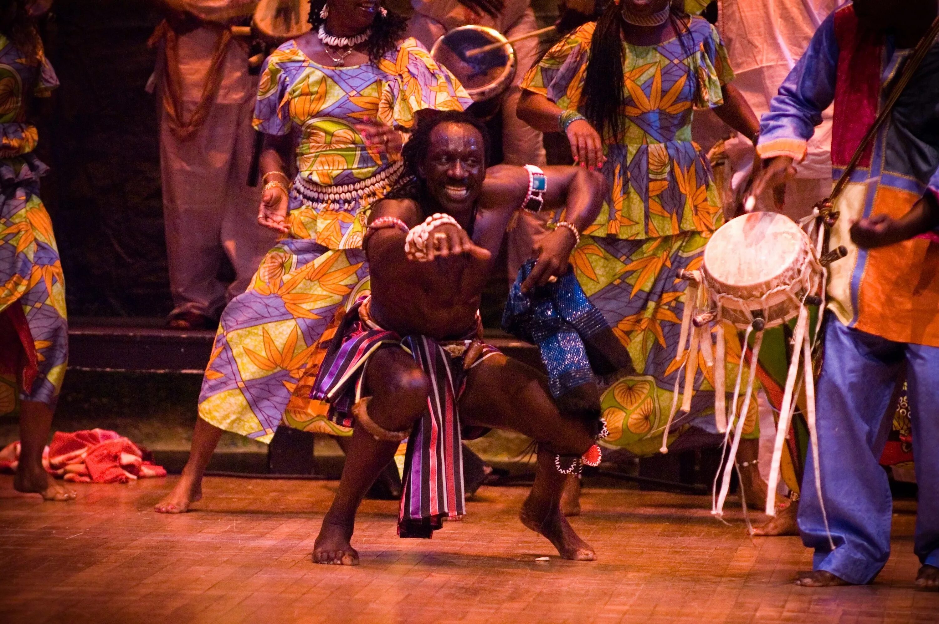 Танцы народов Африки. Африканские народные танцы. Африканские национальные танцы. Танцы афроамериканцев. Чернокожая танцует