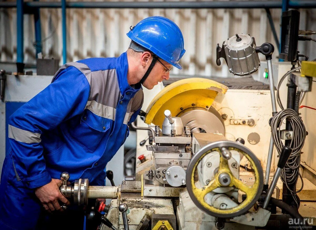 Токарь универсал. Профессия сливщик. Профессия широкого профиля. Фрезеровщик на станках. Профессия широкого профиля.