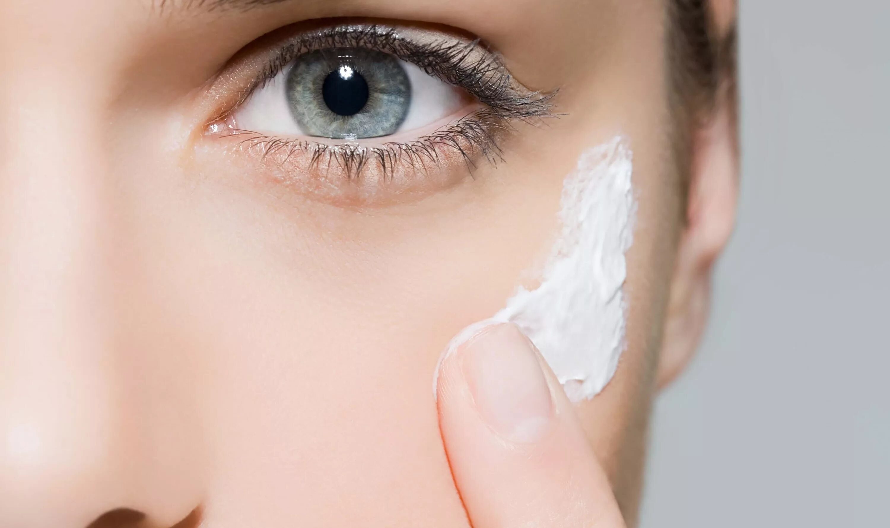 кожа вокруг глаз. нужен ли крем вокруг глаз. красивая кожа вокруг глаз. лучше косметические крема для глаз. область вокруг глаз.